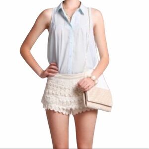 SANS Souci Cream Lace Crochet Short Shorts Large